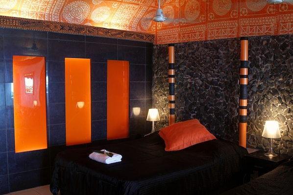 Suite (Jasmine) | Bathroom