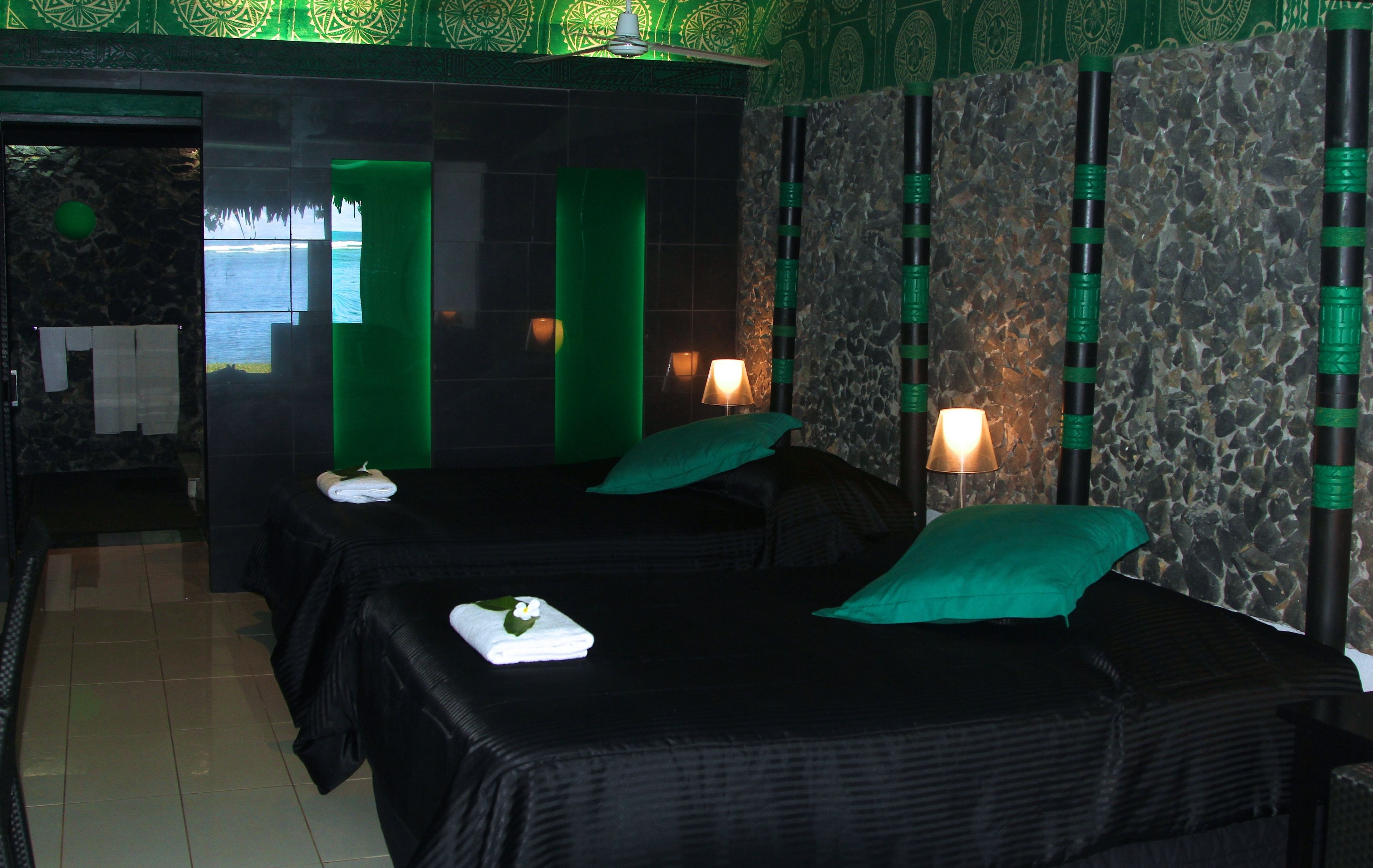 Suite (Amelia) | In-room safe, bed sheets