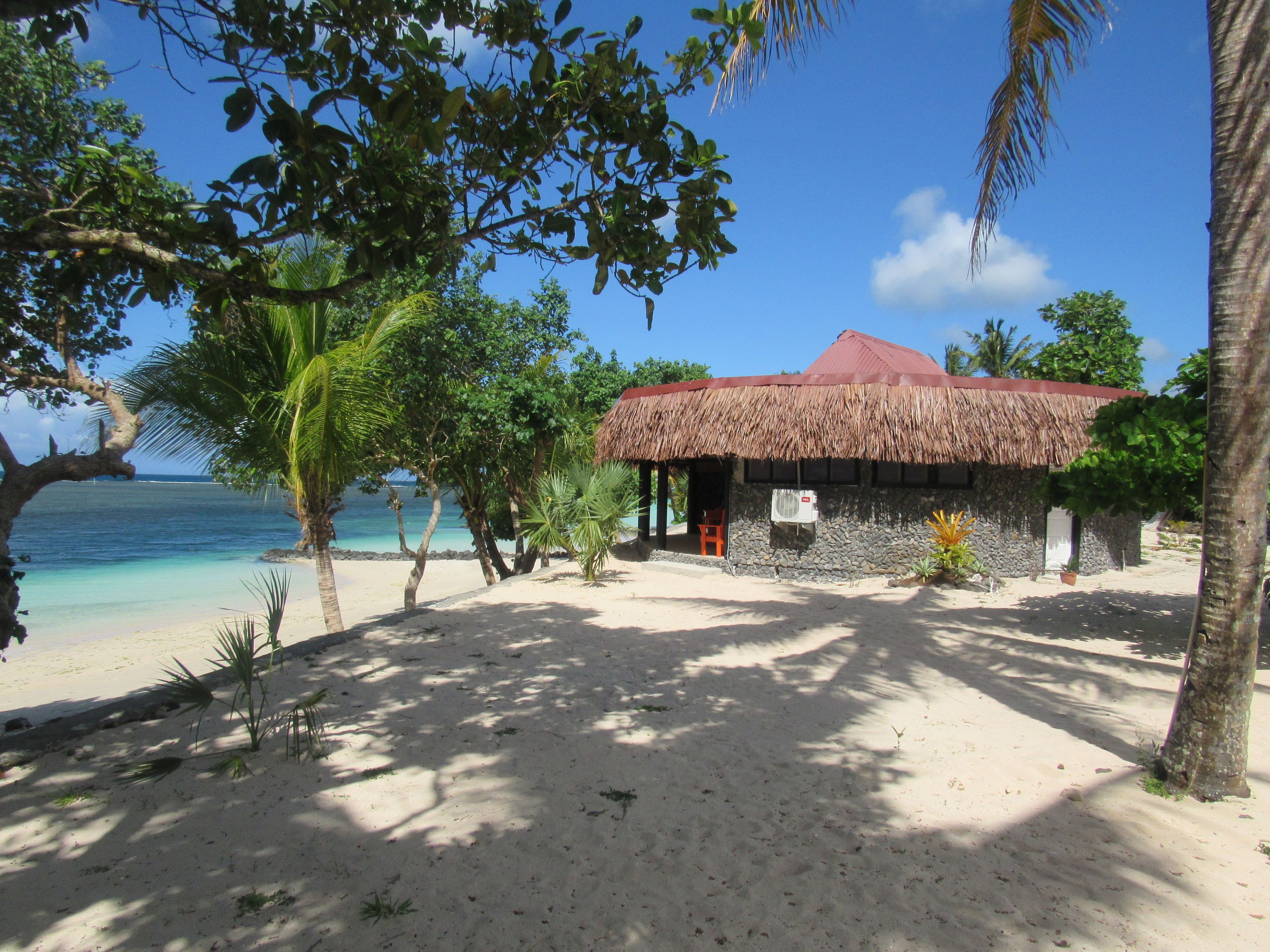 In-room safe, bed sheets