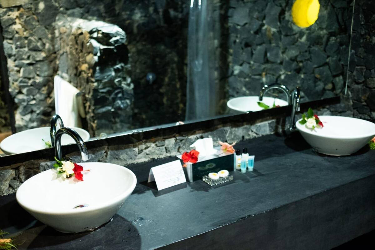 Bathroom | Shower, free toiletries, towels
