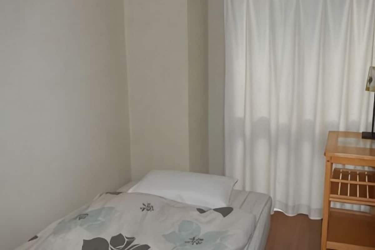 Cortinas blackout, tabla de planchar con plancha y wifi gratis