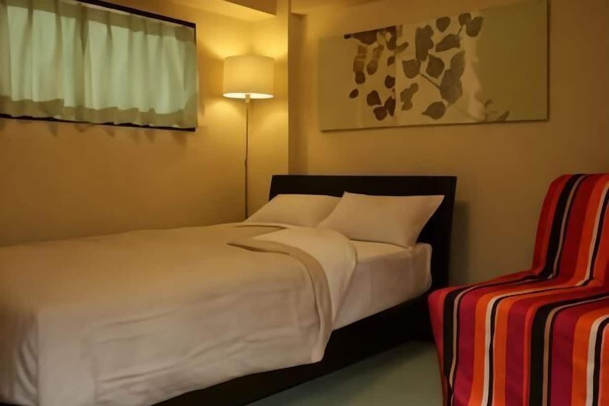 Cortinas blackout, tabla de planchar con plancha y wifi gratis