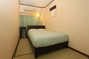 Cortinas blackout, tabla de planchar con plancha y wifi gratis