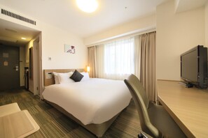 Premium bedding, down duvets, pillow-top beds, desk