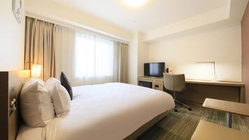 Premium bedding, down duvets, pillow-top beds, desk