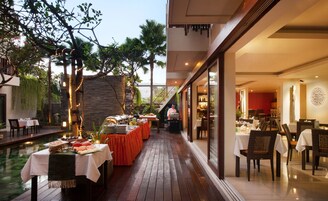 Breakfast, lunch, dinner served; pool views