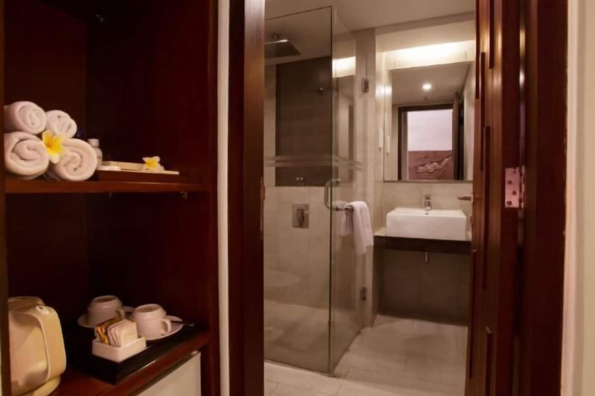 Salle de bain | Articles de toilette gratuits, sĂšche-cheveux, peignoirs, chaussons