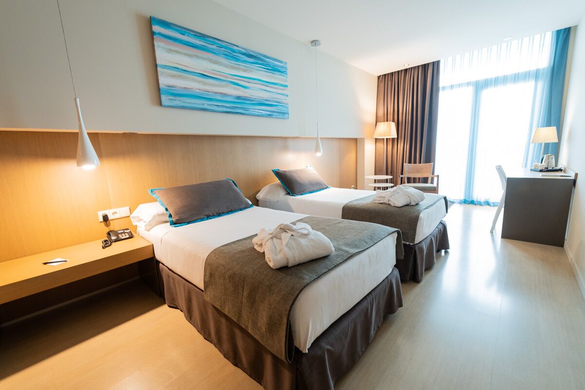 In-room safe, desk, laptop workspace, soundproofing