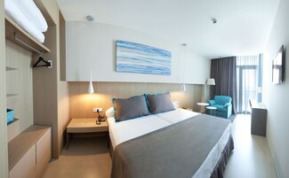 Caja de seguridad en la habitación y escritorio 