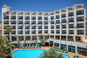 A hotel with a pool area, multiple balconies, and a modern architectural design. - Kalemci Hotel (Marmaris)