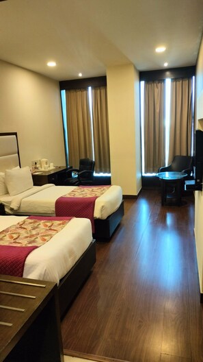 Executive Twin Room | In-room safe, desk, laptop workspace, blackout drapes - DS Clarks Inn Gurgaon (Gurugram)