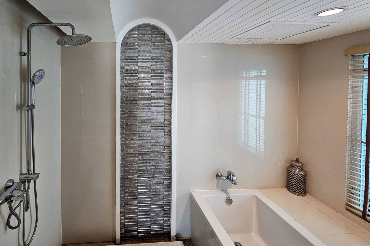 sea balcony | bathroom | shower, hair dryer, towels