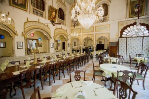 Desayuno buffet todos los días (con cargo)