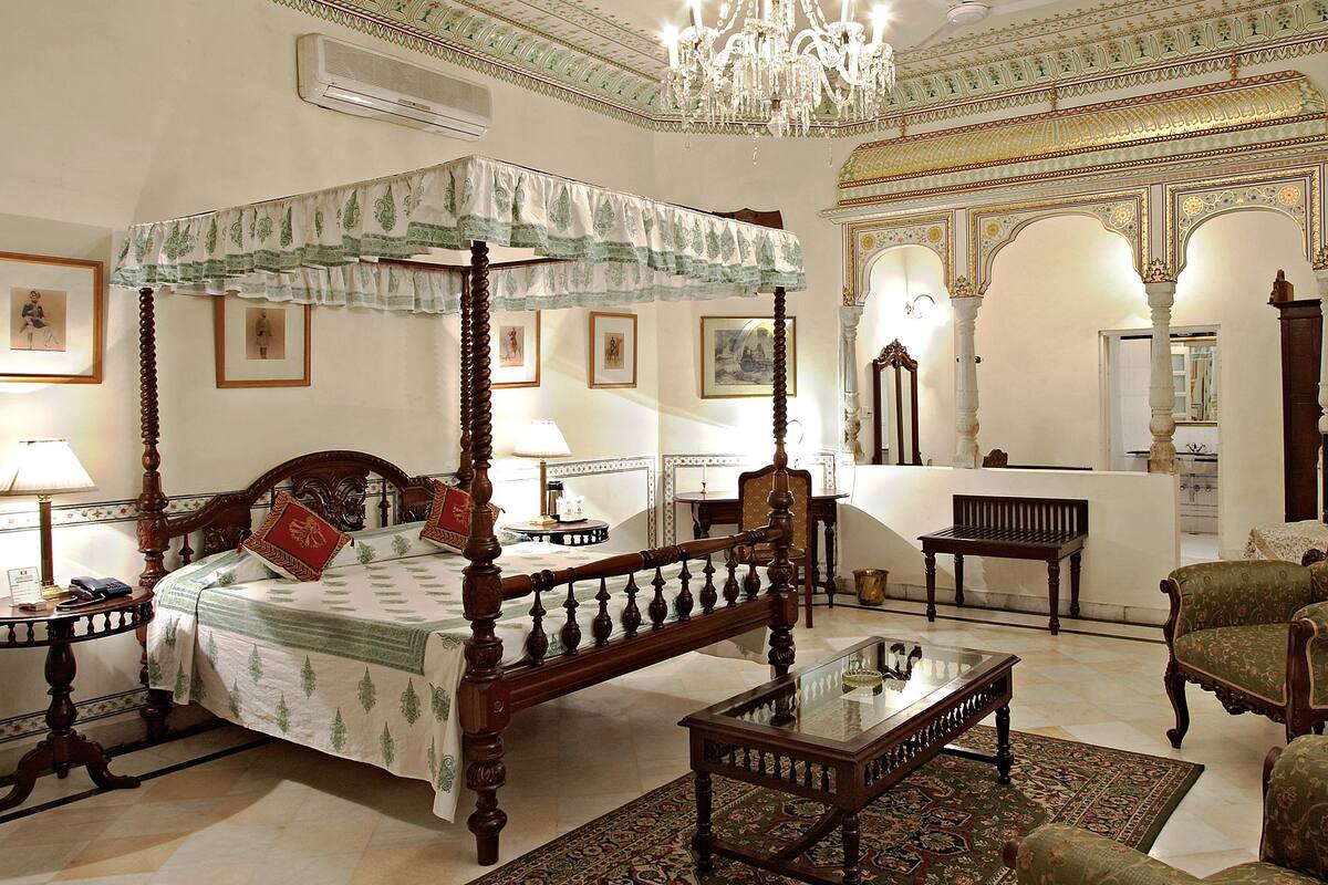 Deluxe Double Room | In-room safe, desk, blackout curtains, iron/ironing board (on request)