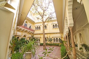 Courtyard - Alsisar Haveli - A Heritage Hotel (Jaipur)