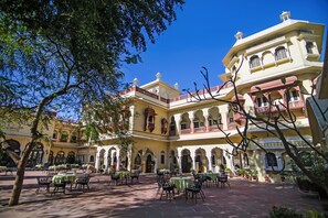 Courtyard - Alsisar Haveli - A Heritage Hotel (Jaipur)