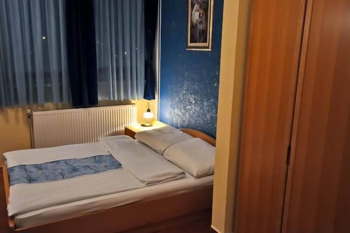 Soundproofing, WiFi (free)