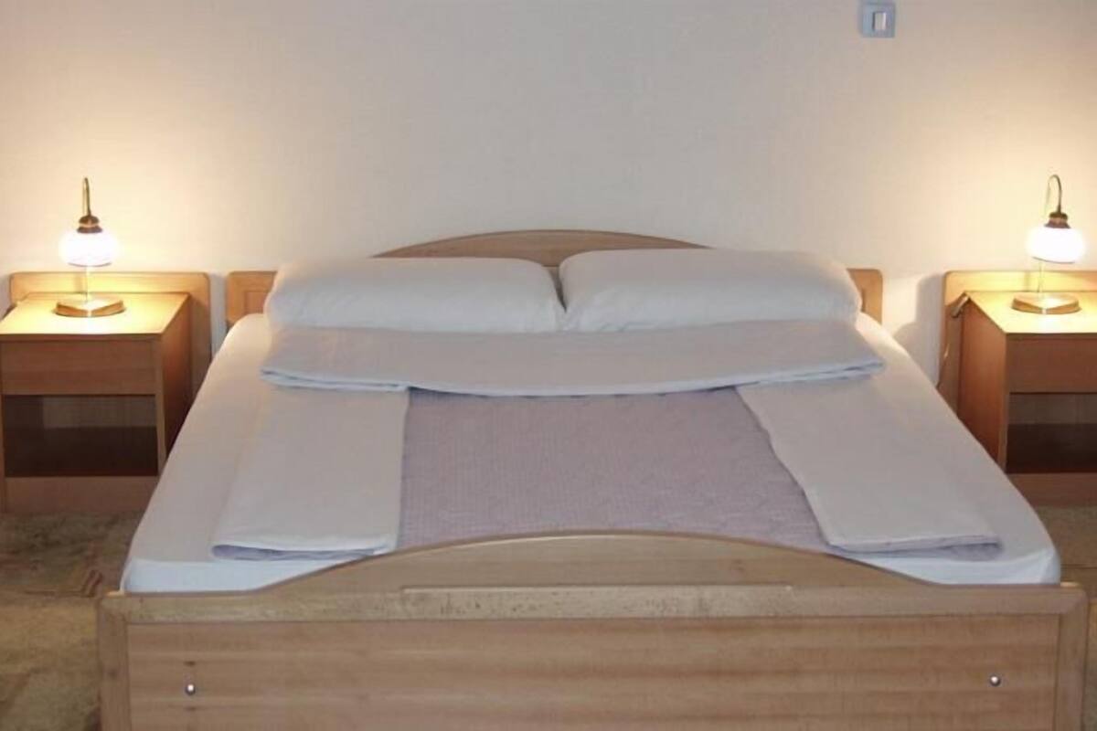 Soundproofing, WiFi (free)