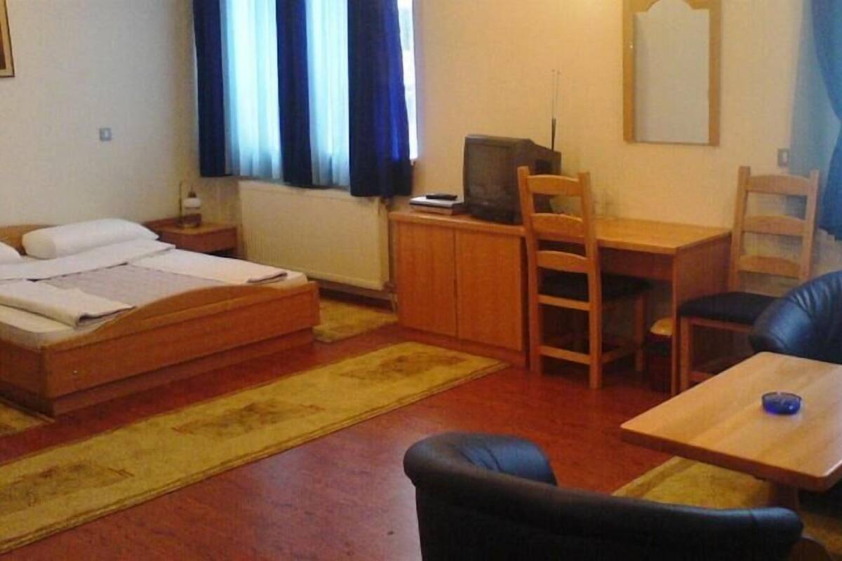 Soundproofing, WiFi (free)