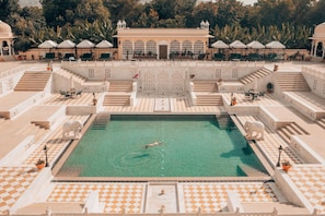 3 outdoor pools, pool umbrellas, pool loungers - Nahargarh Ranthambhore (Sawai Madhopur)