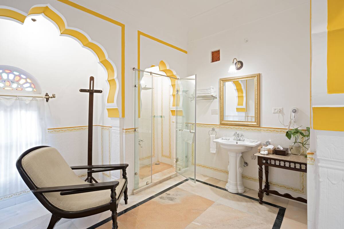 shower, rainfall showerhead, free toiletries, hair dryer