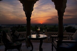 Couples dining - Nahargarh Ranthambhore (Sawai Madhopur)