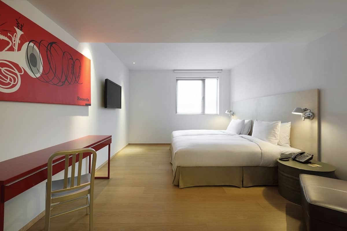 Large Twin Room | In-room safe, desk, iron/ironing board, free WiFi