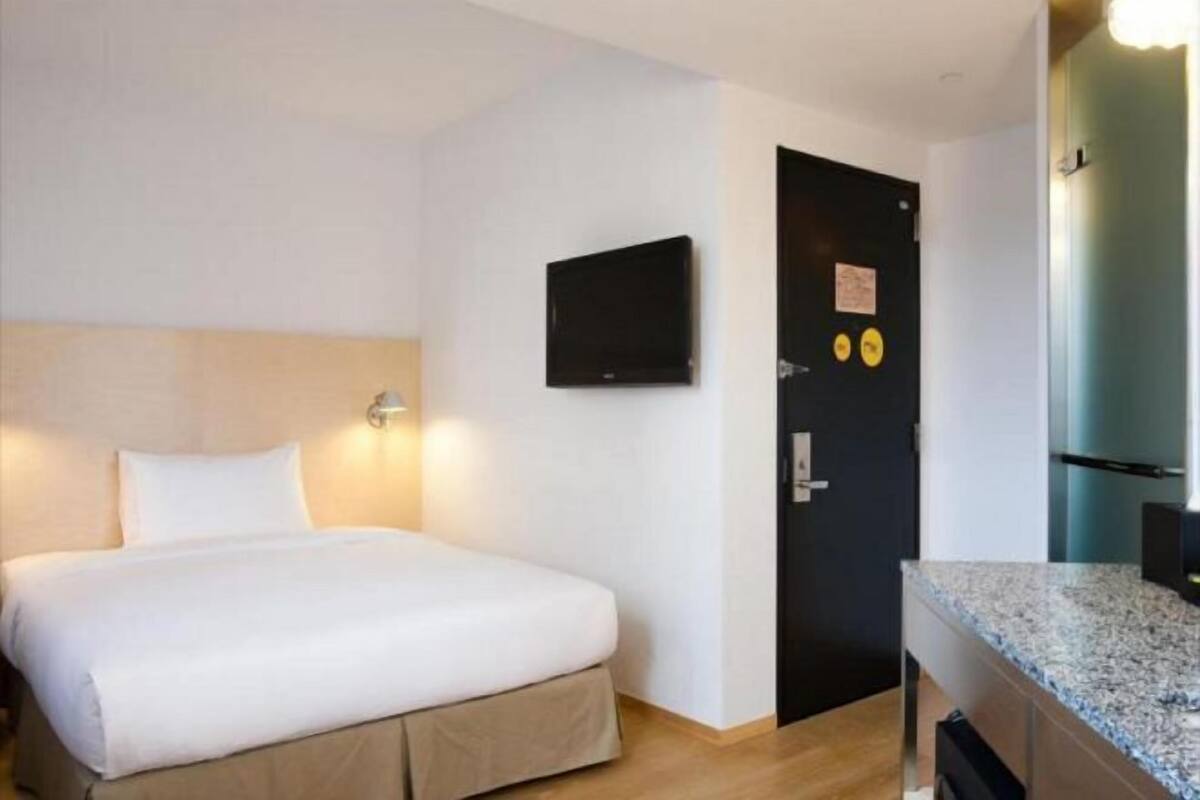 In-room safe, desk, iron/ironing board, free WiFi