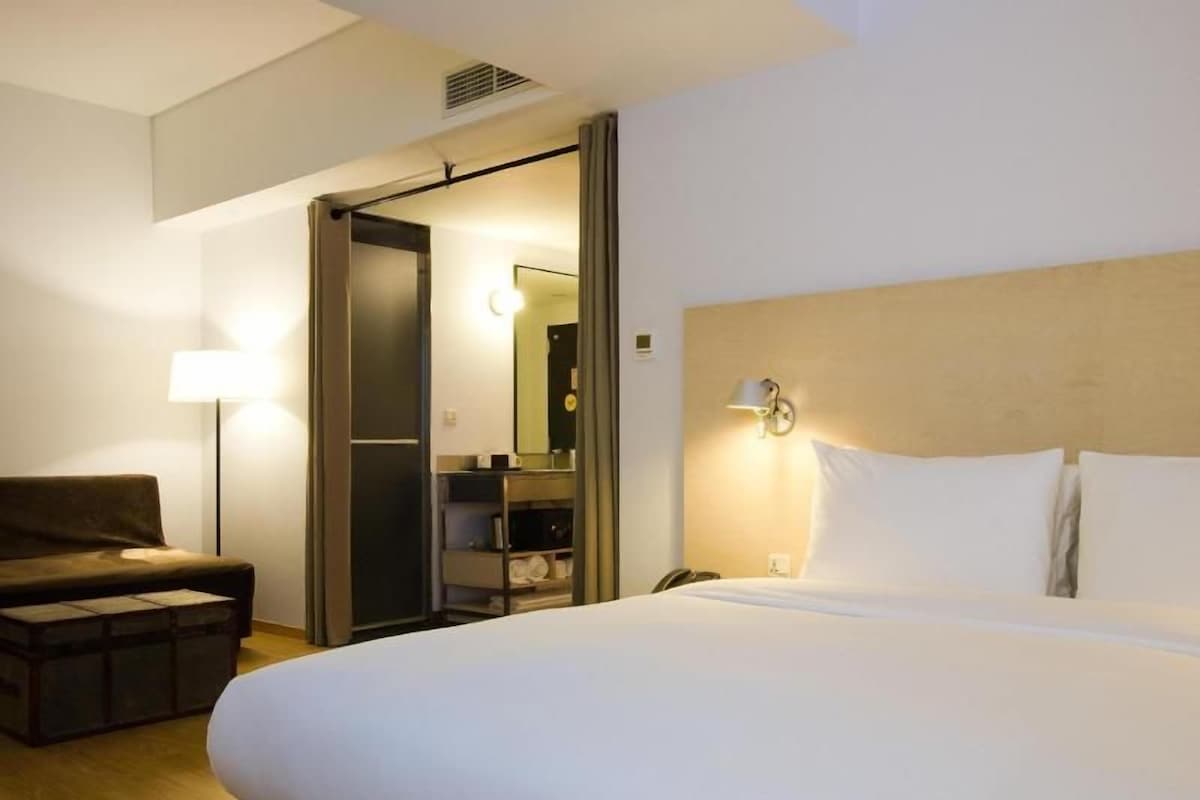 In-room safe, desk, blackout drapes, iron/ironing board (on request)
