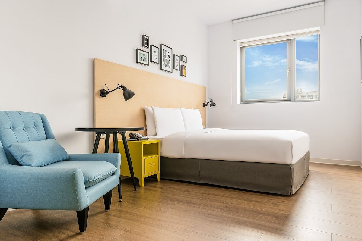 In-room safe, desk, iron/ironing board, free WiFi