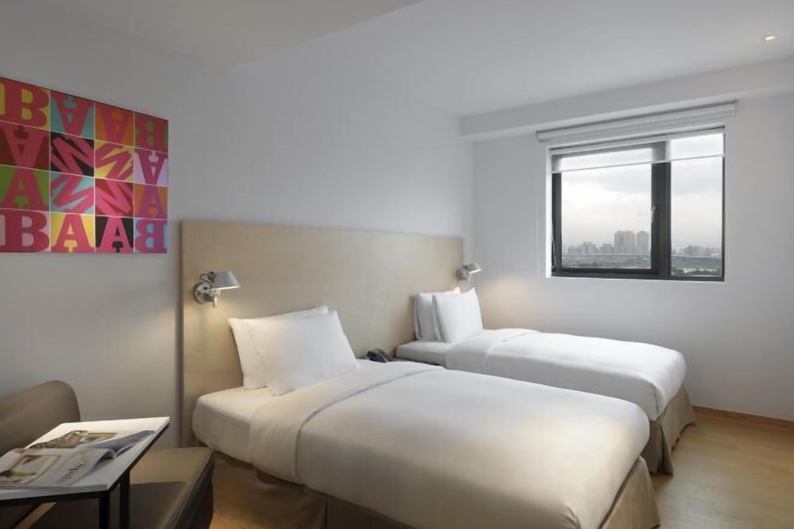 Safe på rommet, skrivebord, strykejern/-brett og wi-fi (inkludert)