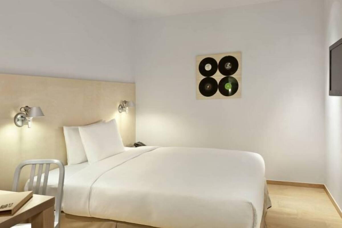 In-room safe, desk, iron/ironing board, free WiFi