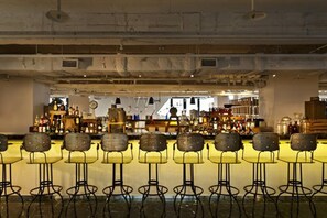 Bar (on property) - amba TAIPEI XIMENDING (Taipei)