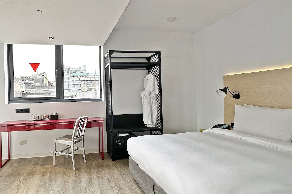 Habitación (Smart) | Caja de seguridad en la habitación y escritorio