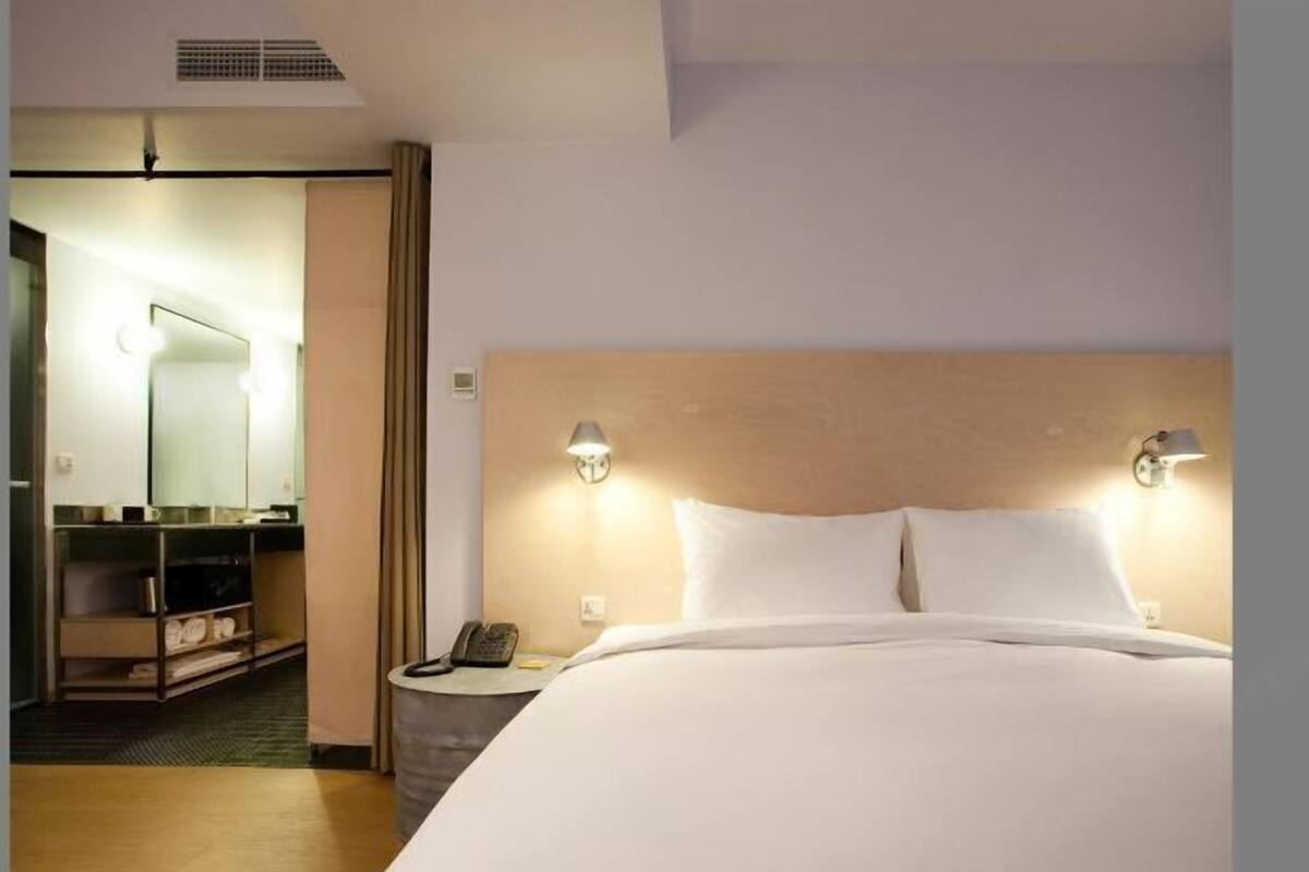 In-room safe, desk, iron/ironing board, free WiFi