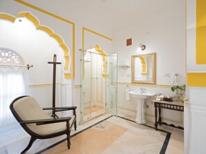Shower, hair dryer, towels - Alsisar Mahal - A Heritage Hotel (Malasisar)