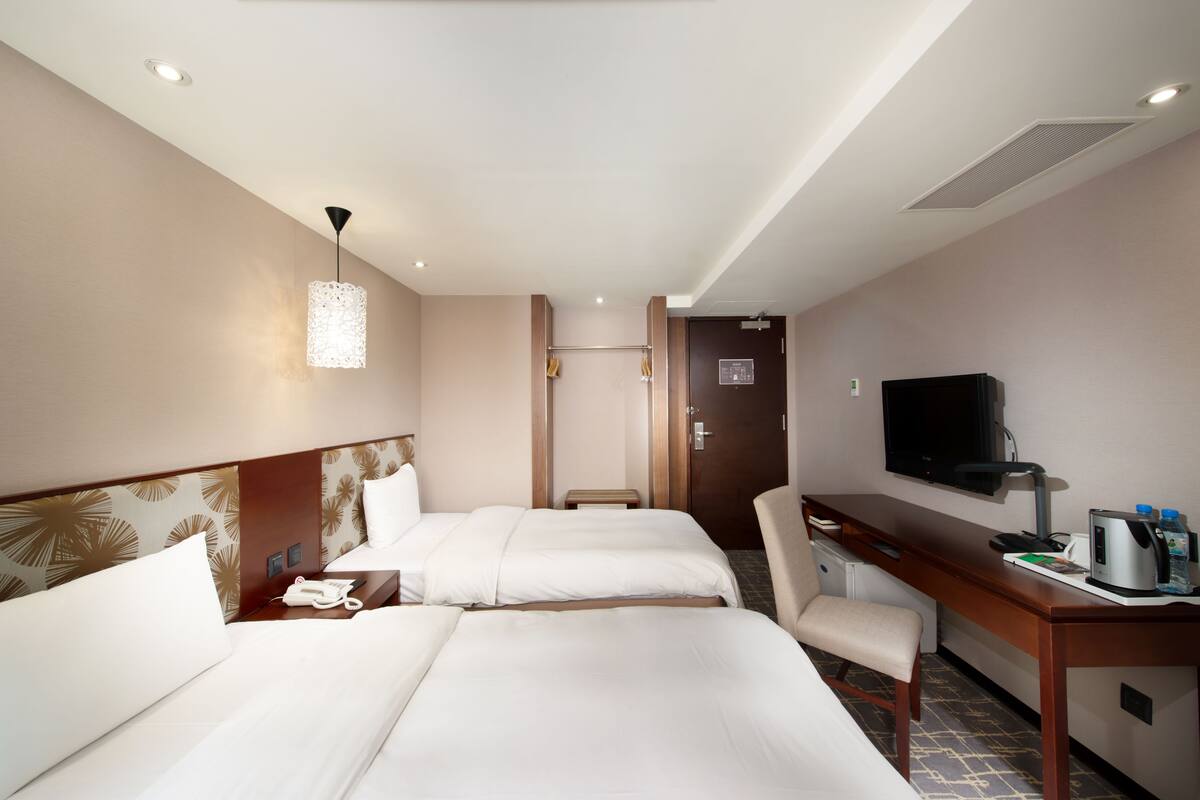 Standard Twin Room, 2 Twin Beds | In-room safe, desk, iron/ironing board (on request), WiFi (free)