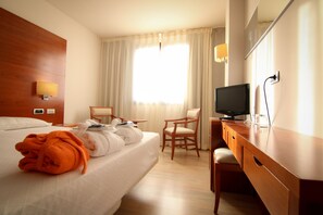 1 bedroom, in-room safe, desk, soundproofing