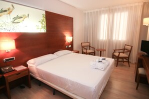 1 chambre, coffres-forts dans les chambres, bureau