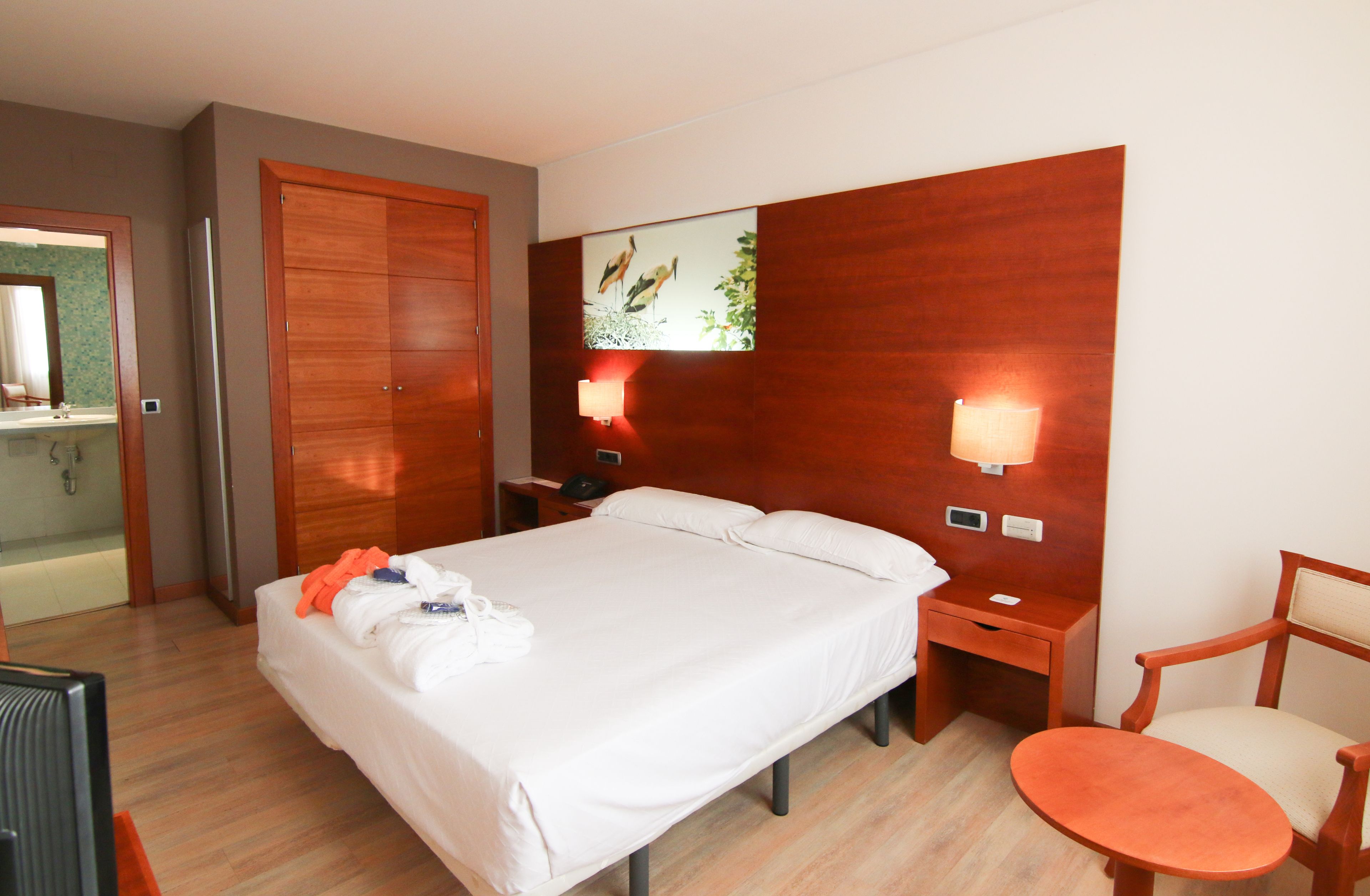 in-room safe, desk, soundproofing, free wifi