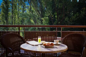 1 bedroom, in-room safe, desk, soundproofing