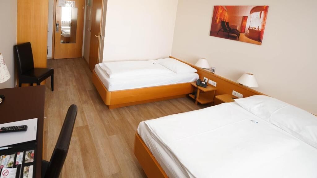 Economy Twin Room | Hypo-allergenic bedding, in-room safe, individually decorated