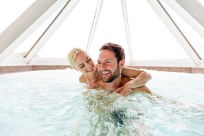 Sauna, Whirlpool, Dampfbad, Warmsteinmassagen, Massageanwendungen