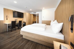 Hypo-allergenic bedding, in-room safe, individually decorated - Novapark Das Flugzeughotel (Graz)