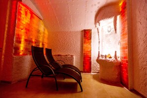 Sauna, vasca idromassaggio, bagno turco, massaggi con le pietre calde