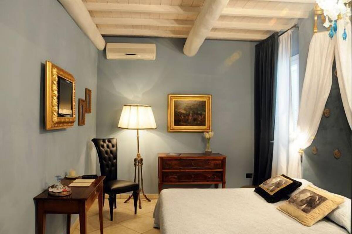 Suite junior, baño privado | Ropa de cama de alta calidad y camas con efecto memoria