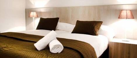 Two bedrooms apartment for 5 - 6 people | Down comforters, pillowtop beds, iron/ironing board, cribs/infant beds