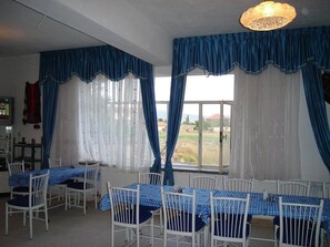 供應晚餐；本地菜