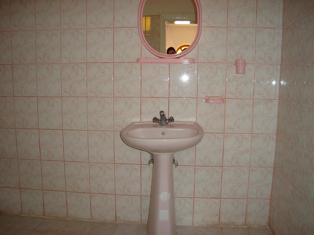 Bathroom sink