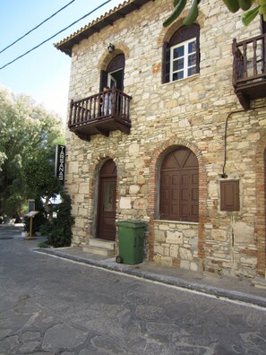Property entrance - Tarsanas (PYTHAGORION SAMOS)
